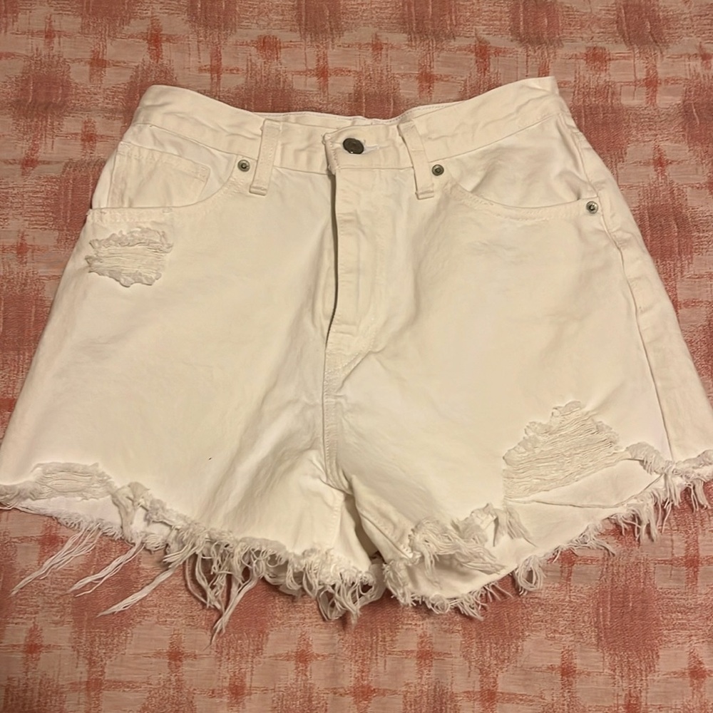 Levi’s white high-waisted mom shorts
